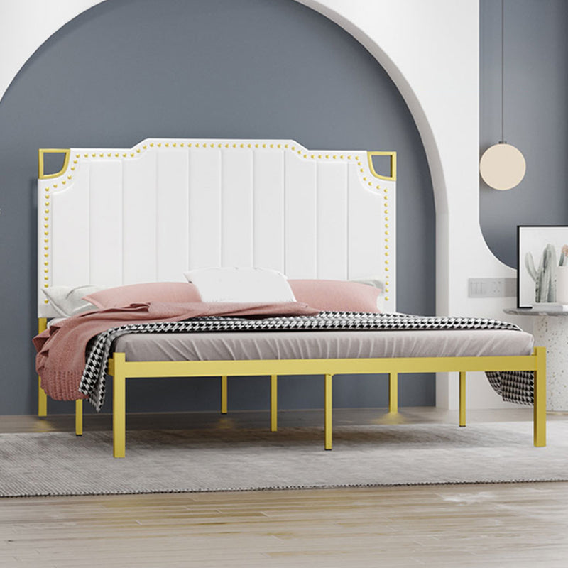 フェイクレザーステップヘッドボードとネイルヘッドトリム付きアイアンベッド