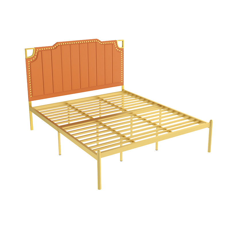 フェイクレザーステップヘッドボードとネイルヘッドトリム付きアイアンベッド