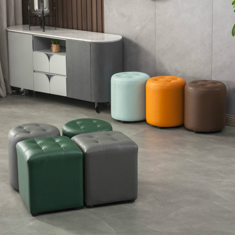 Pouf puro de color verde oscuro de color rojo de cuero redondo