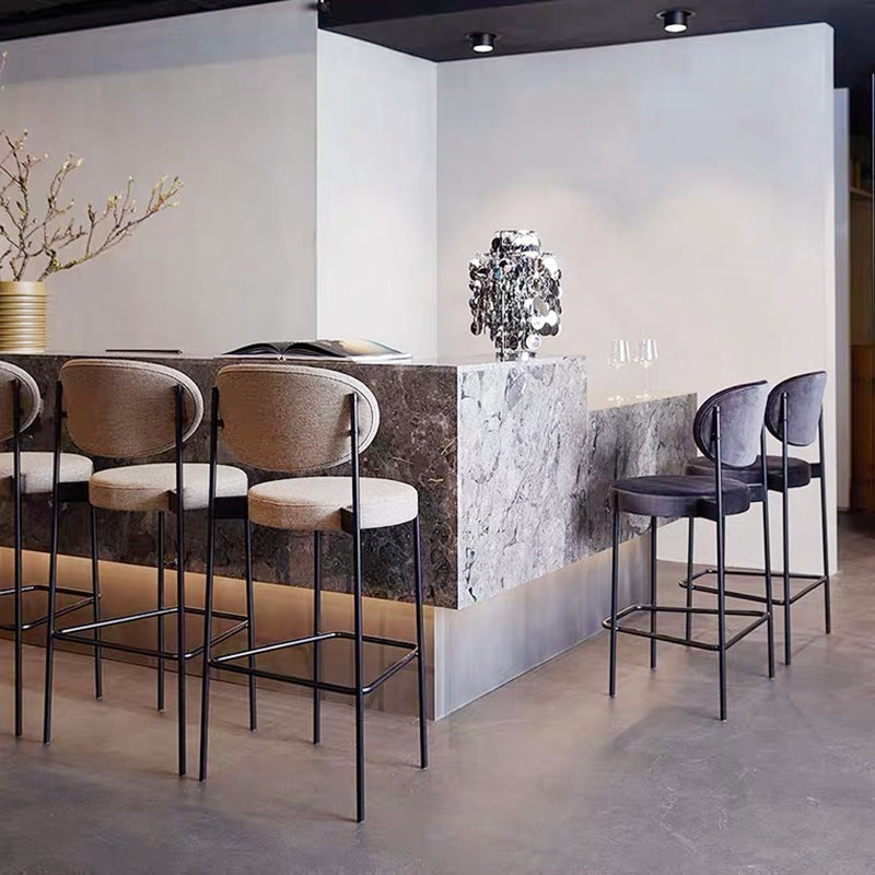 Taburete de barra tapizado de espalda en el taburete sin brazo industrial con patas de metal