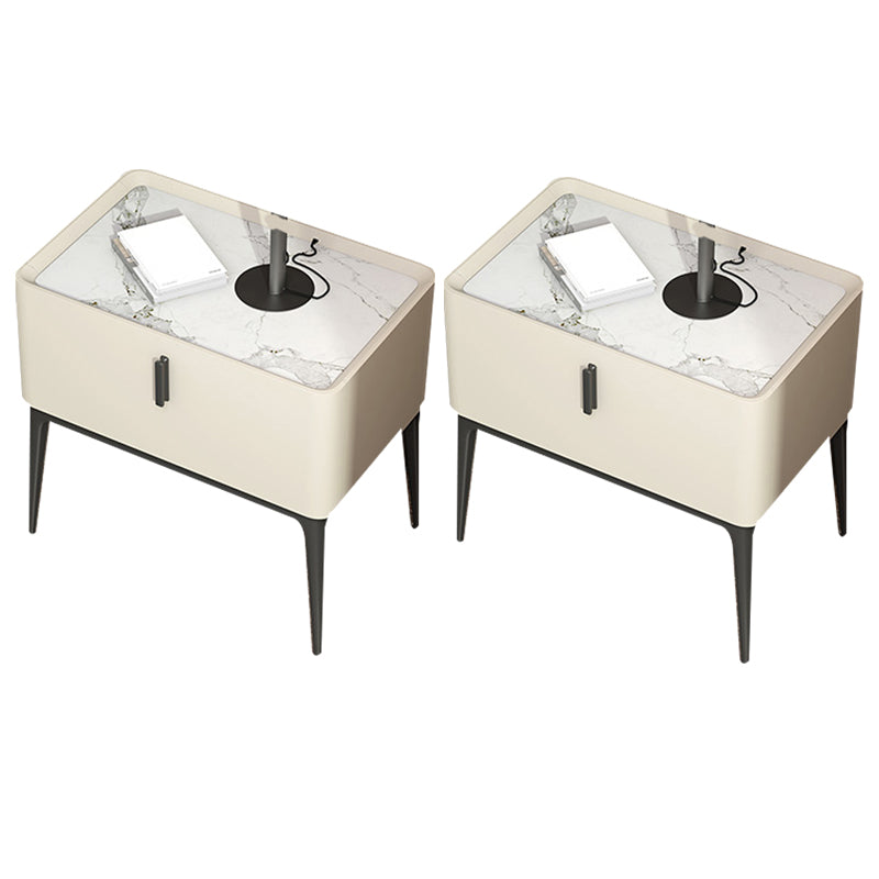 Marmor- und Kunstleder -Nachttisch -Beine gehörten den Nachteil der Nachteile des Nachtbezirks