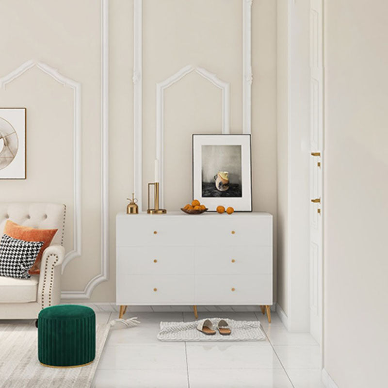 Eigentijdse borst horizontale witte hout opbergkist met metalen voeten