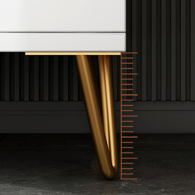 Eigentijdse borst horizontale witte hout opbergkist met metalen voeten