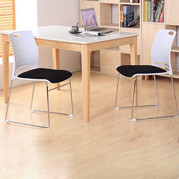 Pas de chaise de bureau moderne de roues chaise de bureau rembourrée sans bras