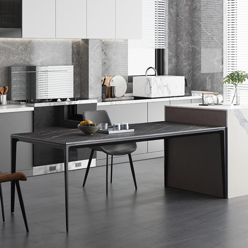 Tavolo da pranzo industriale a 4 gambe in pietra nera e sito da pranzo in metallo