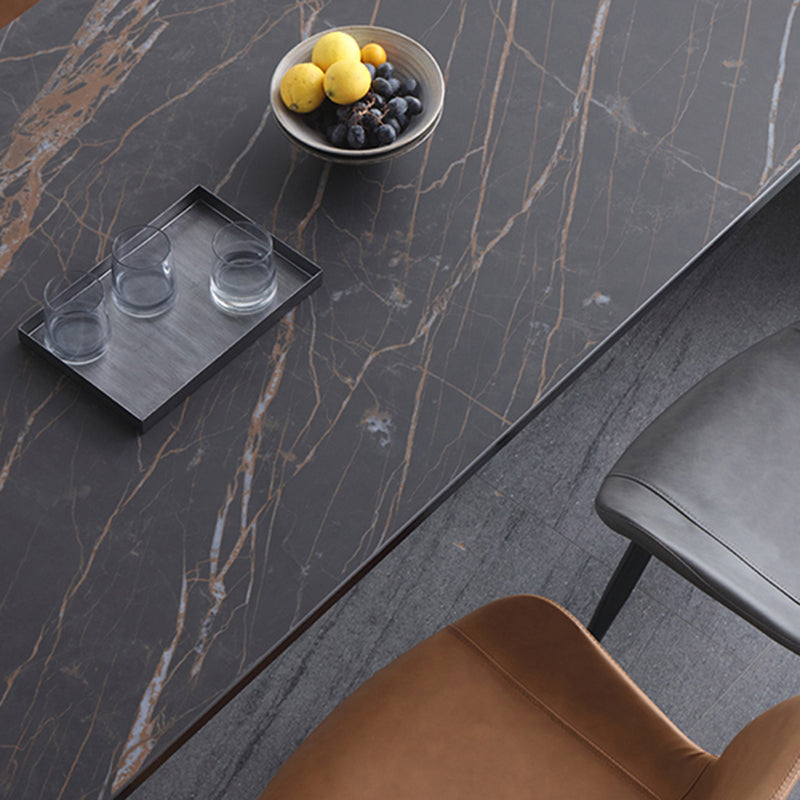 Tavolo da pranzo industriale a 4 gambe in pietra nera e sito da pranzo in metallo