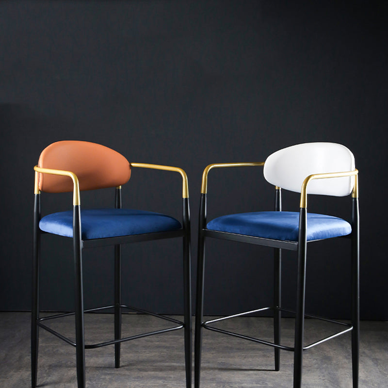 Sgabello da bar rettangolare con bracciolo industriale imbottito con schienale pieno