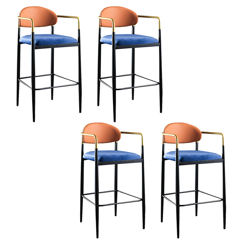 Sgabello da bar rettangolare con bracciolo industriale imbottito con schienale pieno