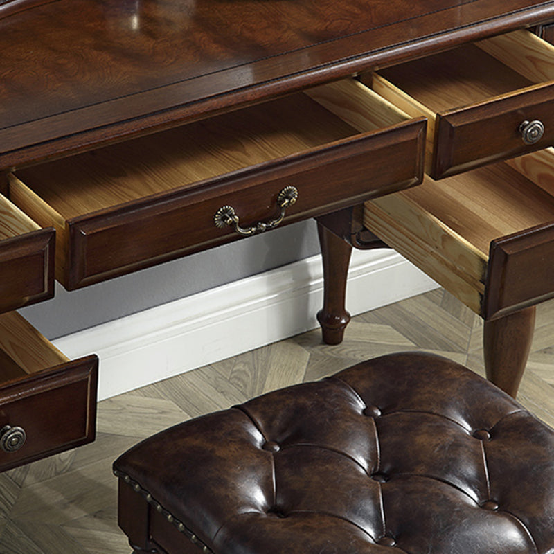 Traditionele make -up ijdelheid in bruine rubberen houten kaptafel