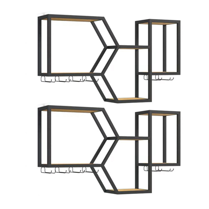 Bouteille de vin mural industriel et grille-vins en métal.