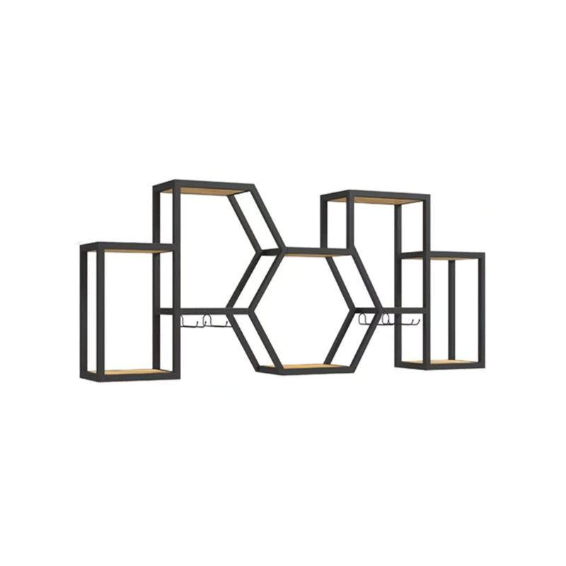 Bouteille de vin mural industriel et grille-vins en métal.