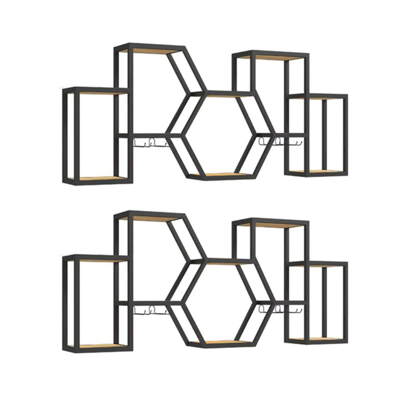 Bouteille de vin mural industriel et grille-vins en métal.