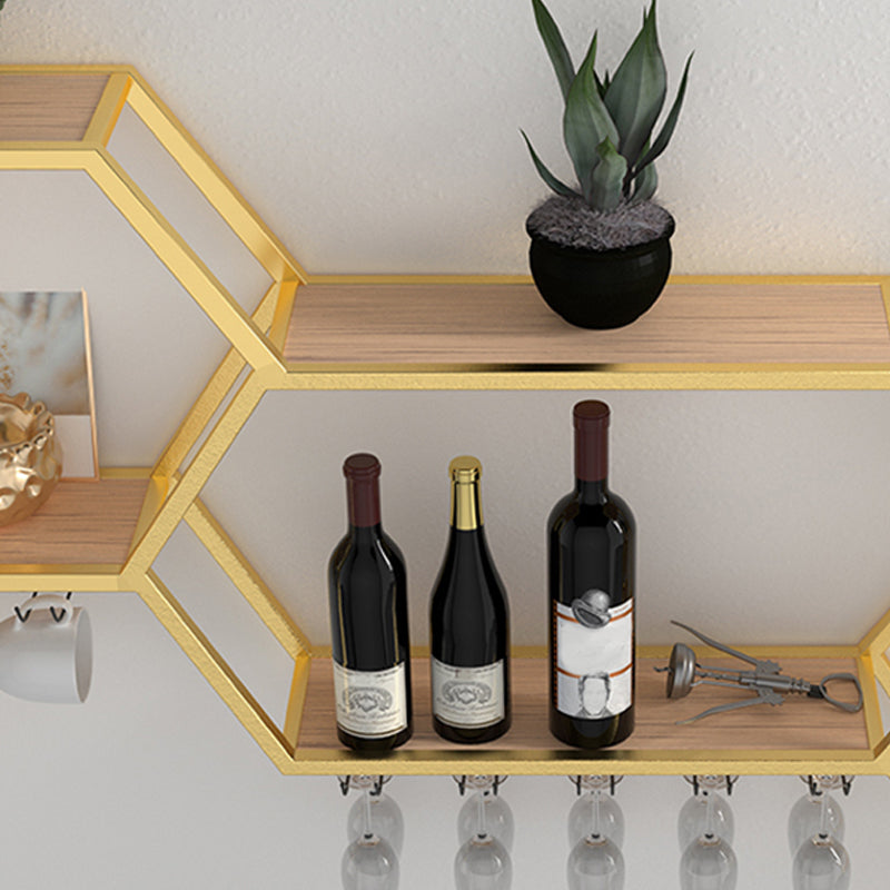 Bouteille de vin mural industriel et grille-vins en métal.