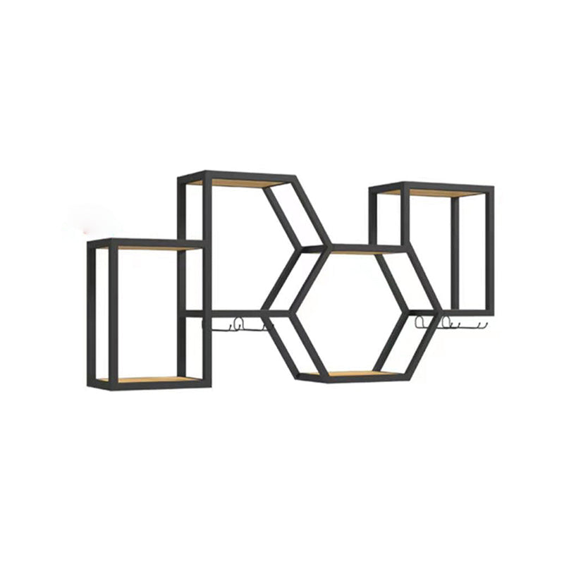 Bouteille de vin mural industriel et grille-vins en métal.