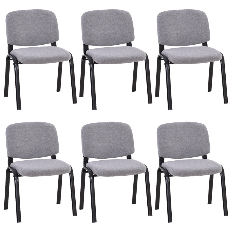 Sedia per ufficio imbottita moderna senza braccio.