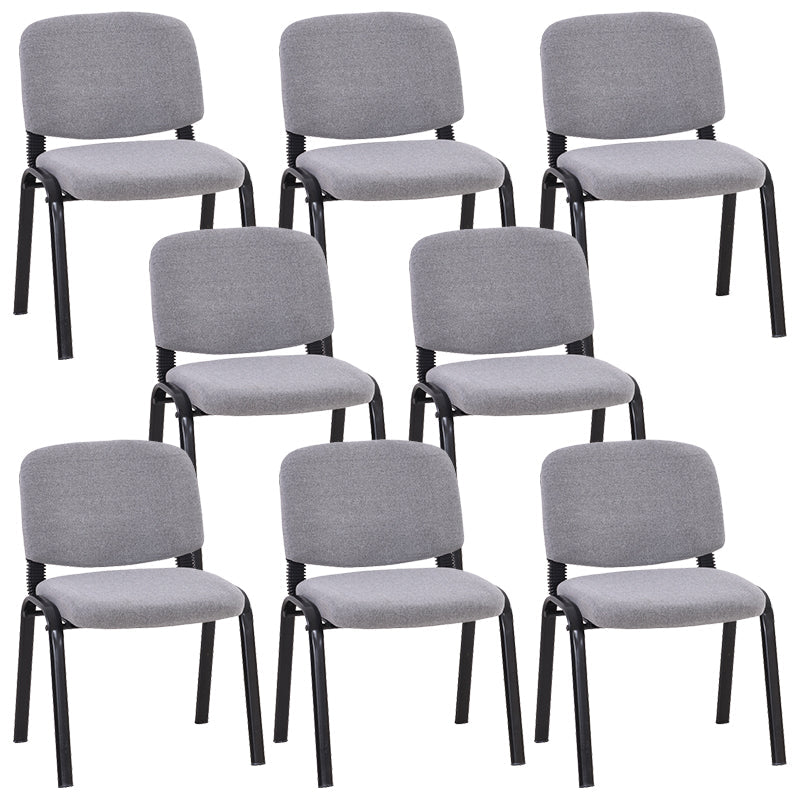 Sedia per ufficio imbottita moderna senza braccio.