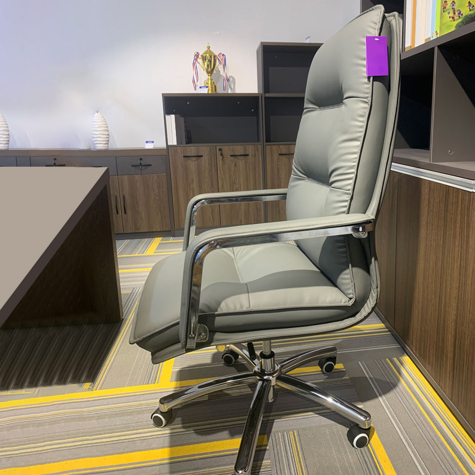 ホイールのエグゼクティブチェアフェイクレザーマネージャーの椅子とスイベル