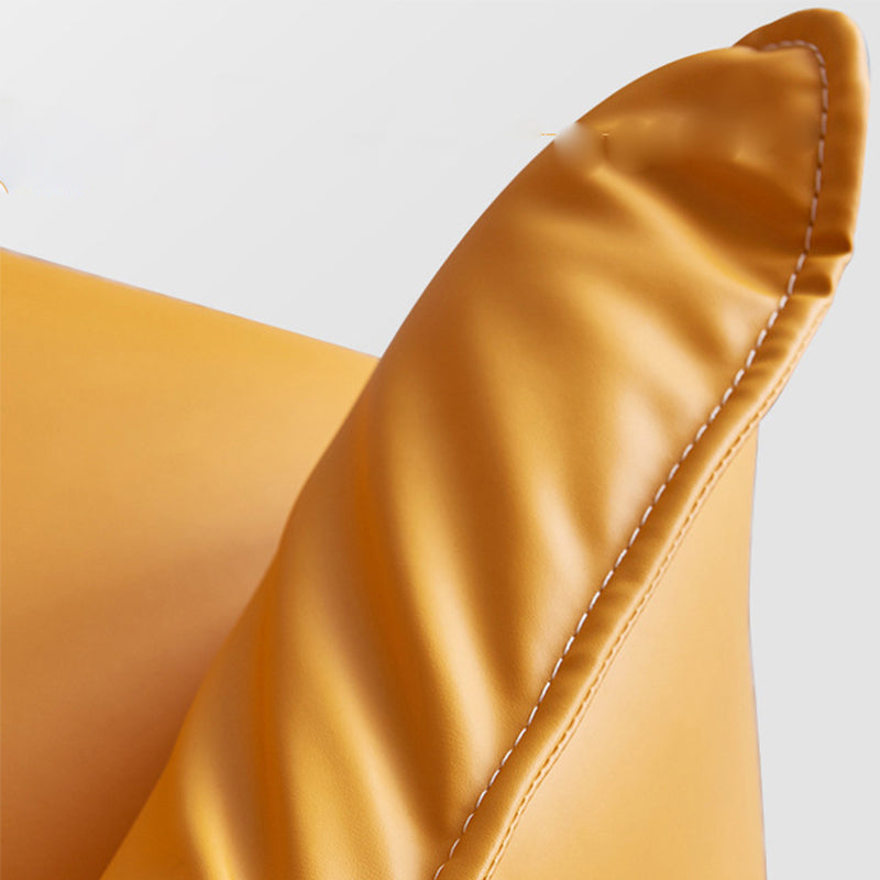 Sedia a braccio di materiale in pelle in pelle in pelle moderna con una gobba