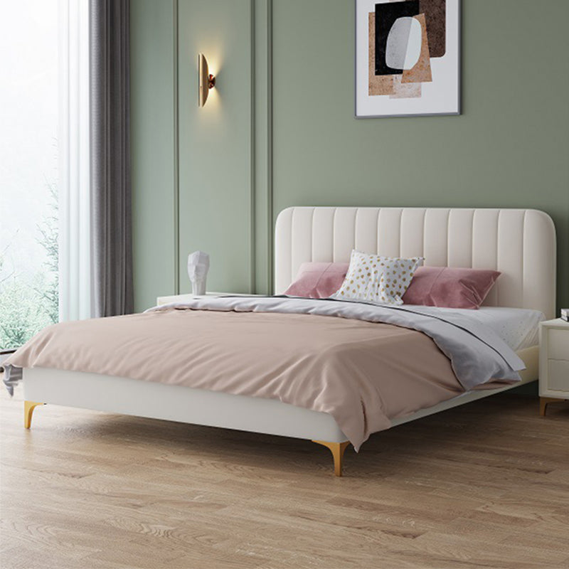 Lit blanc contemporain avec une tête de lit en faux cuir rectangle