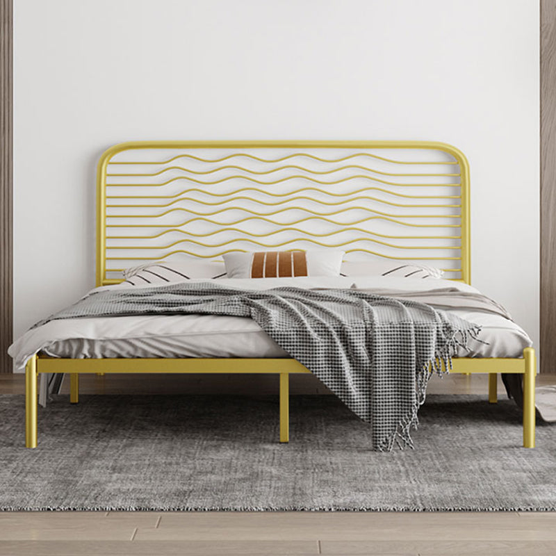 Cama de marco abierto de hierro glamoroso con cabecera rectangular y patas de metal