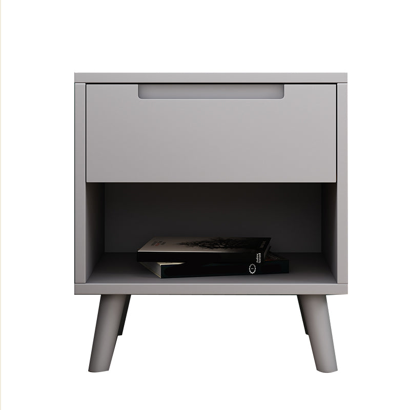 Zeitgenössische massive Holz Nachttischschubladen Betsttisch Beine enthalten