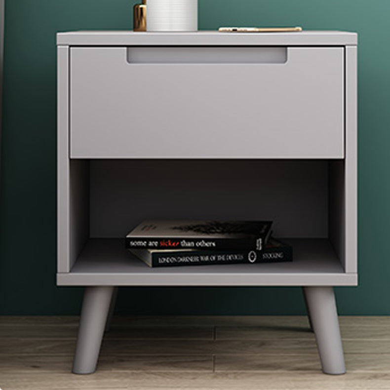 Zeitgenössische massive Holz Nachttischschubladen Betsttisch Beine enthalten