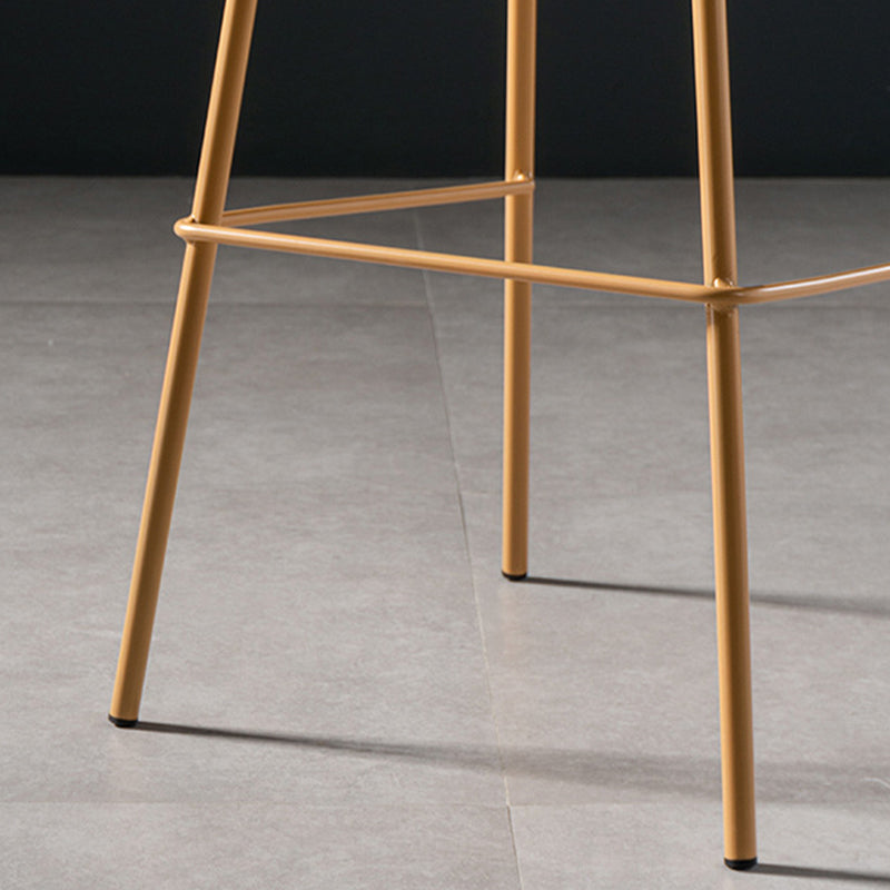 Taburete de barra de plástico escandinavo del brazo de la espalda con 4 patas de hierro