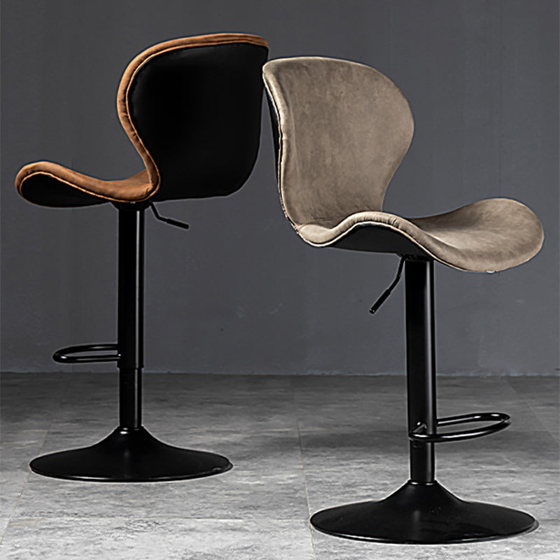 Scandinave Metal Barstool Adjustable PU Leather Barstools en finition mate pour intérieur
