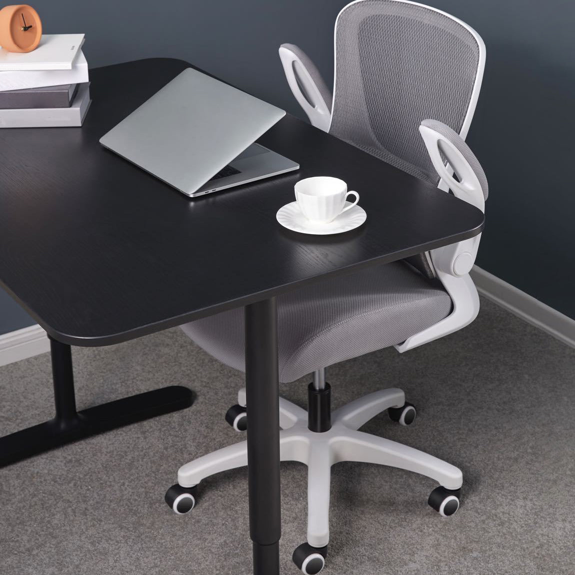 Sedia moderna sedia a maglia sedia a metà schiena con ruote in grigio/arancione/nero