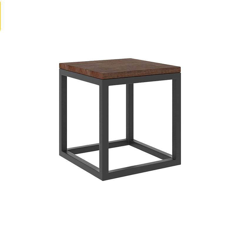 Set di tavolini da caffè nidificante scandinavo con top in legno massiccio e base di ferro