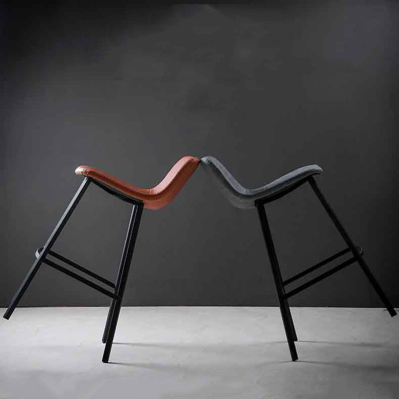 Faux Leather Saddle Seat Barstool Contemporary Armless Bar Stool with 4 Black Legs Clearhalo 'Bar Furniture' 'Bar Stools' 'bar_stools' 'furn' 'furn_bar_stools' 'Furniture' 'Kitchen & Dining Furniture' 5838952