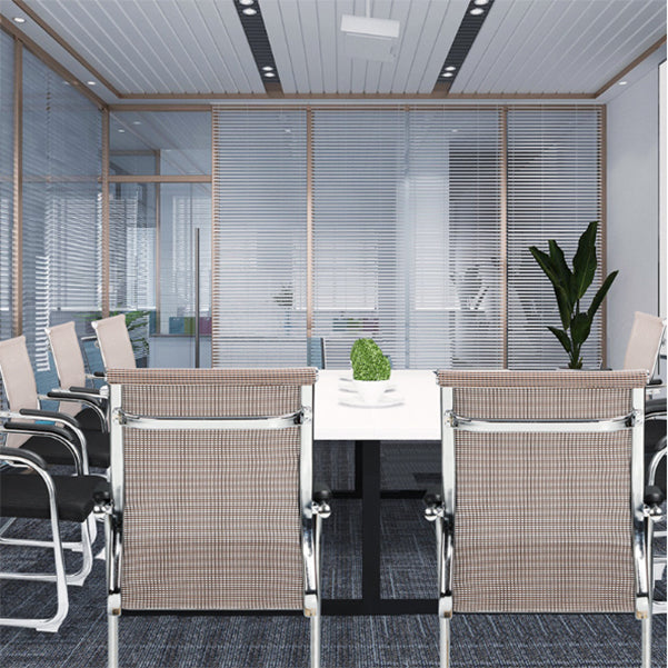 Moderner Bürostuhl mit festen Armlehnen, ohne Rollen, Bürostuhl mit Lordosenstütze