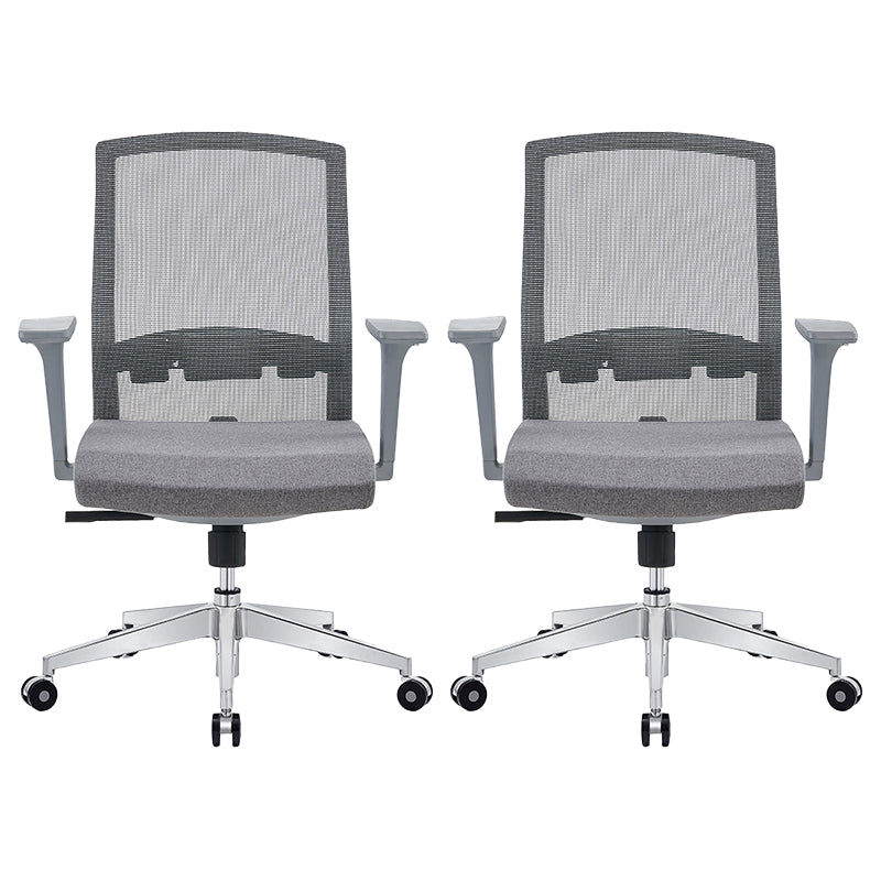 Silla de escritorio moderna con brazos fijos y ruedas Silla de oficina con respaldo medio