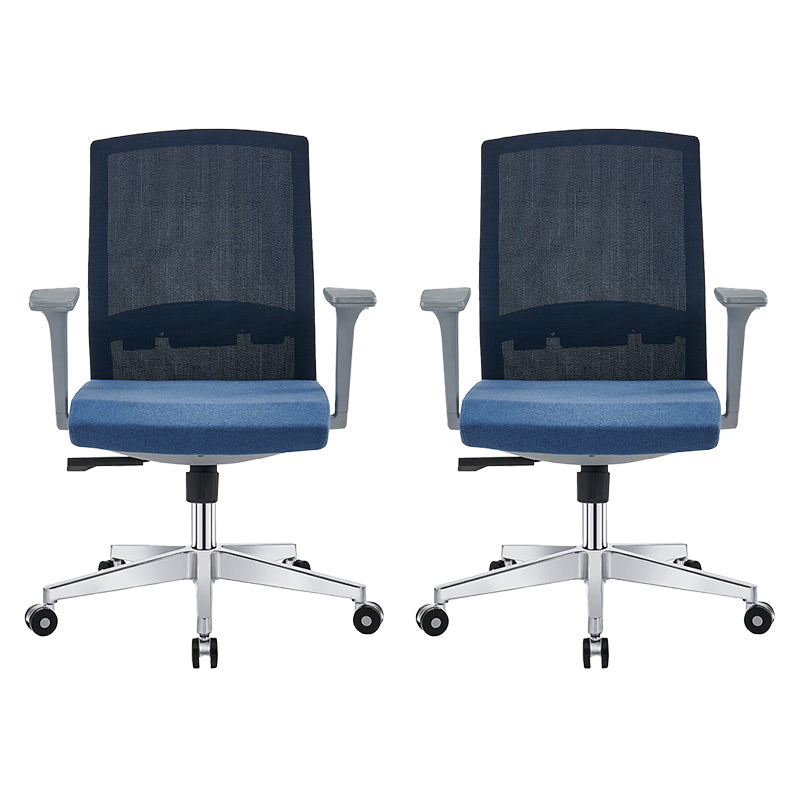 Silla de escritorio moderna con brazos fijos y ruedas Silla de oficina con respaldo medio