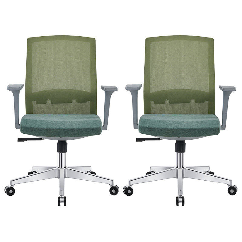 Silla de escritorio moderna con brazos fijos y ruedas Silla de oficina con respaldo medio
