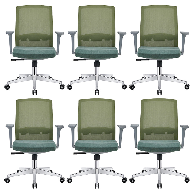 Silla de escritorio moderna con brazos fijos y ruedas Silla de oficina con respaldo medio