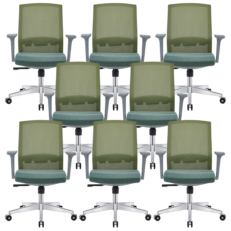 Silla de escritorio moderna con brazos fijos y ruedas Silla de oficina con respaldo medio