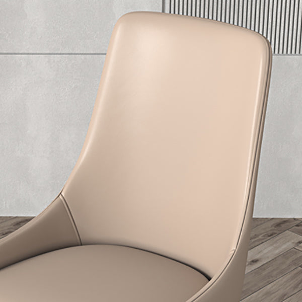 モダンなダイニングルームの椅子フェイクレザーとウッドダイニングサイドチェア