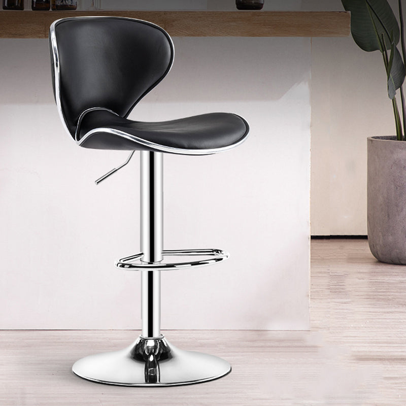 スカンジナビアのメタルバースツールローバックレザー調整可能なバースツールマット仕上げ