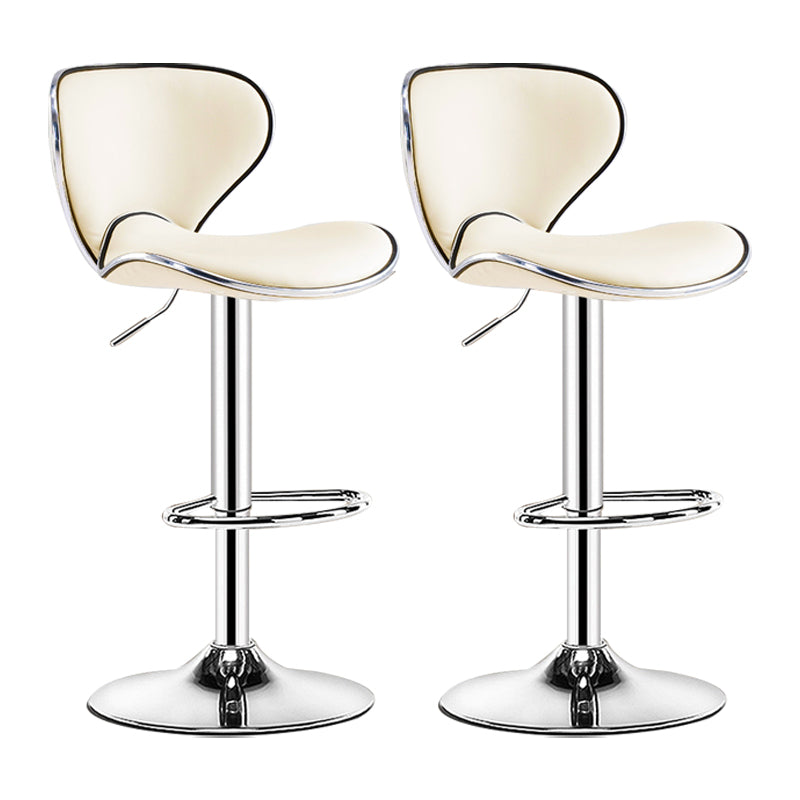 スカンジナビアのメタルバースツールローバックレザー調整可能なバースツールマット仕上げ