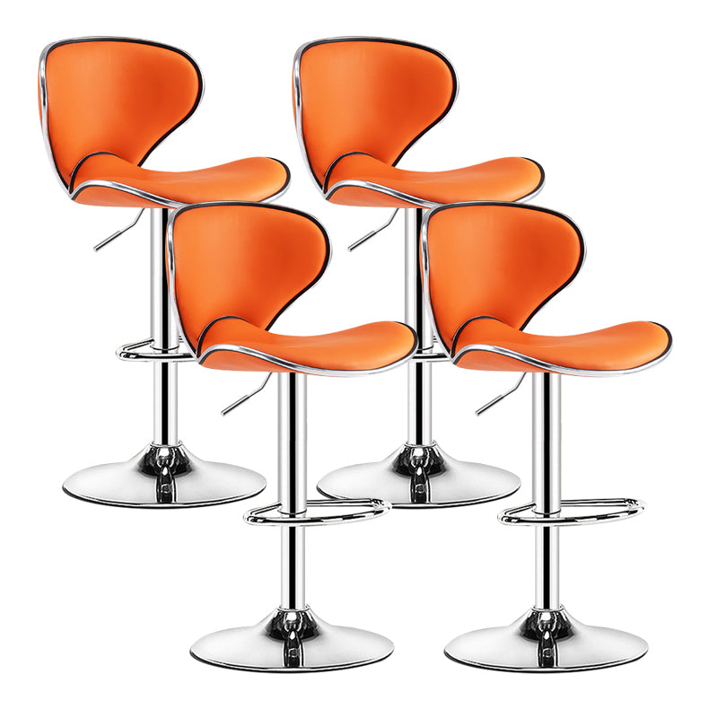 スカンジナビアのメタルバースツールローバックレザー調整可能なバースツールマット仕上げ