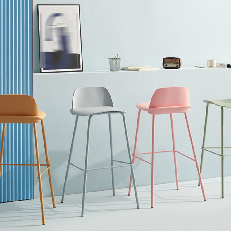 Plastique en plastique contemporain tabouret de comptoir en plastique Rectangle siège avec des jambes en fer
