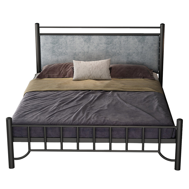 Cama de cabecera tapizada glamorosa con patas de metal en cama de marco abierto