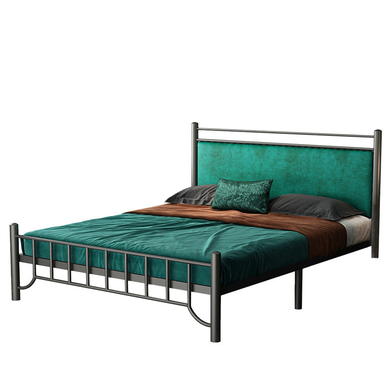 Cama de cabecera tapizada glamorosa con patas de metal en cama de marco abierto