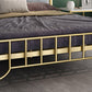 Cama de cabecera tapizada glamorosa con patas de metal en cama de marco abierto