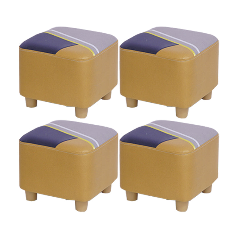 Zeitgenössischer Pouf Ottomane Stoff gepolstertes Flickwerk Massive Holzrahmen quadratische Ottomane