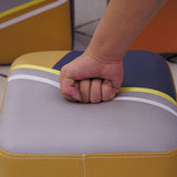 Zeitgenössischer Pouf Ottomane Stoff gepolstertes Flickwerk Massive Holzrahmen quadratische Ottomane