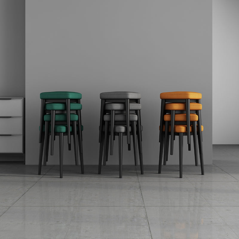 Elegante ottomano in finto ottomano a colori solidi resistenti a sgabello quadrato