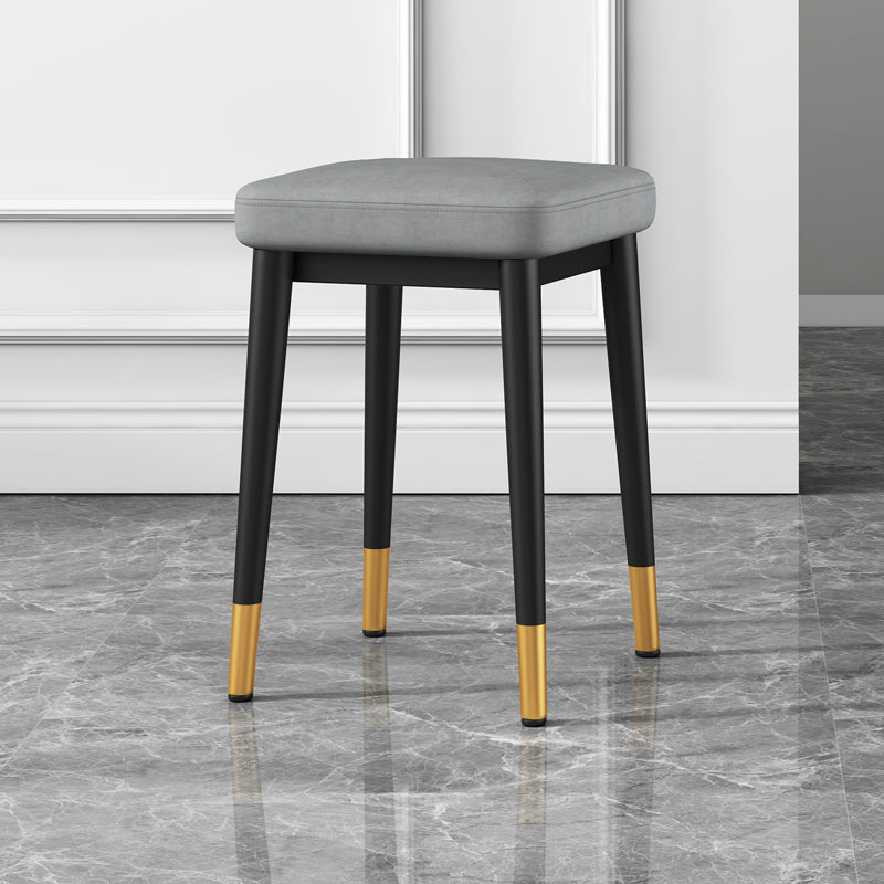 Elegante ottomano in finto ottomano a colori solidi resistenti a sgabello quadrato