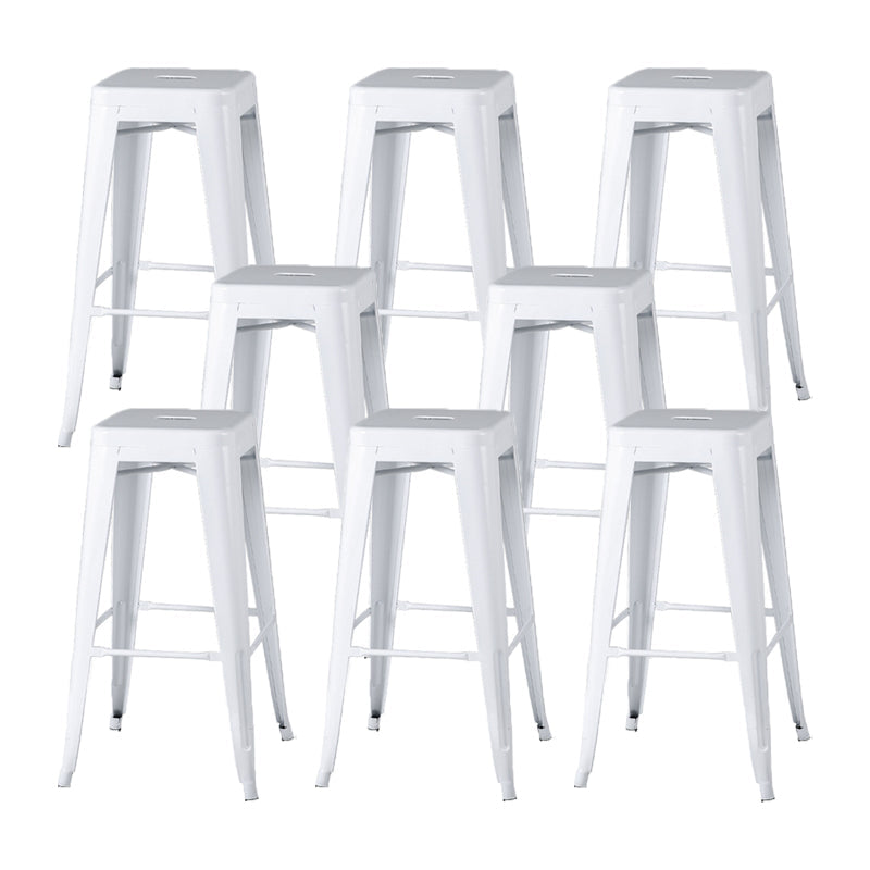 Industrial Metallhocker Metallentheke im matten Finish für Innenräume